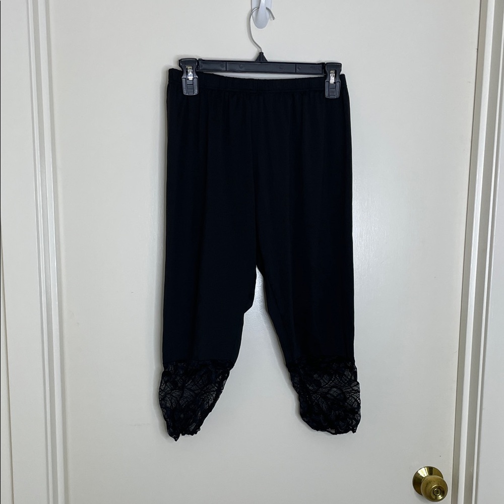 SHEIN Cropped Black Leggings with Lace Detail